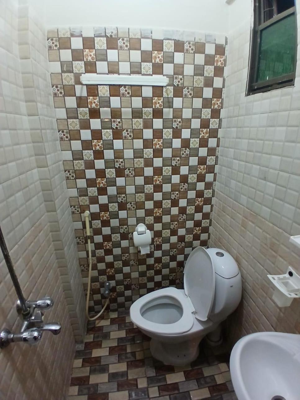 Goho Rooms Badar Carachi Exterior foto