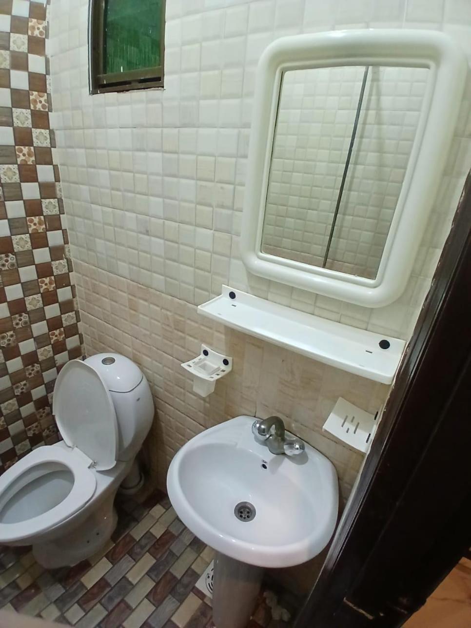 Goho Rooms Badar Carachi Exterior foto